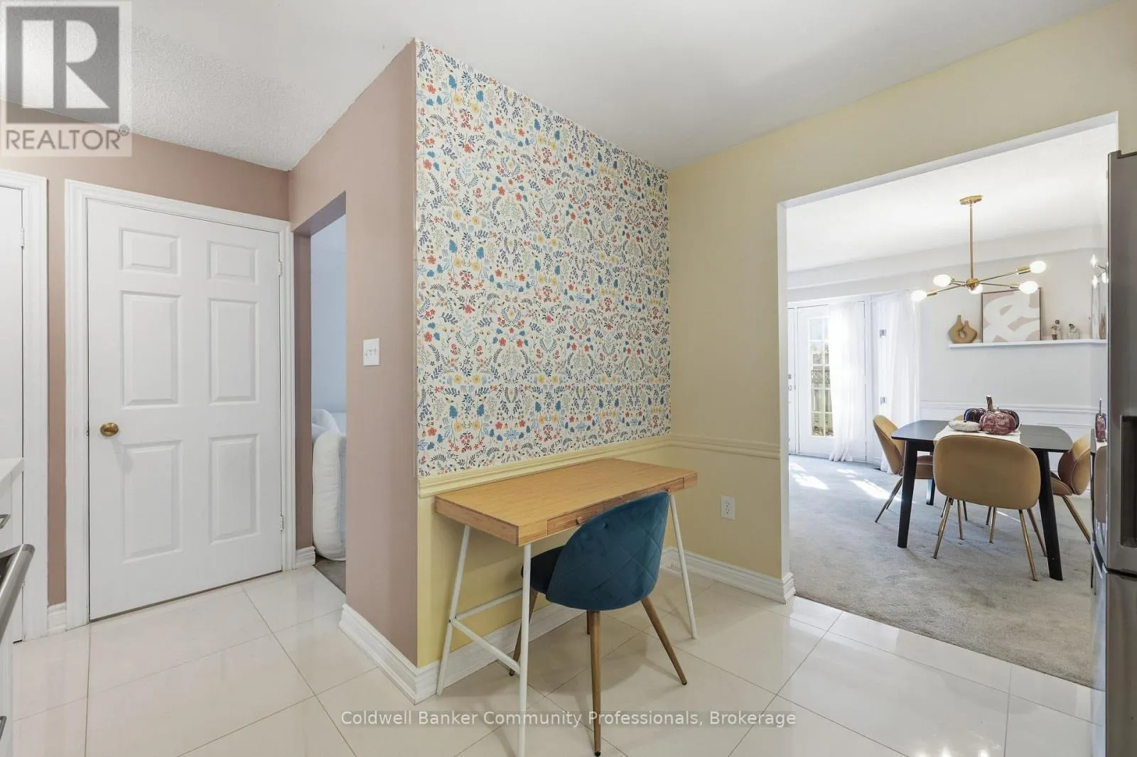 10 - 14 BRUCEDALE AVENUE E #10