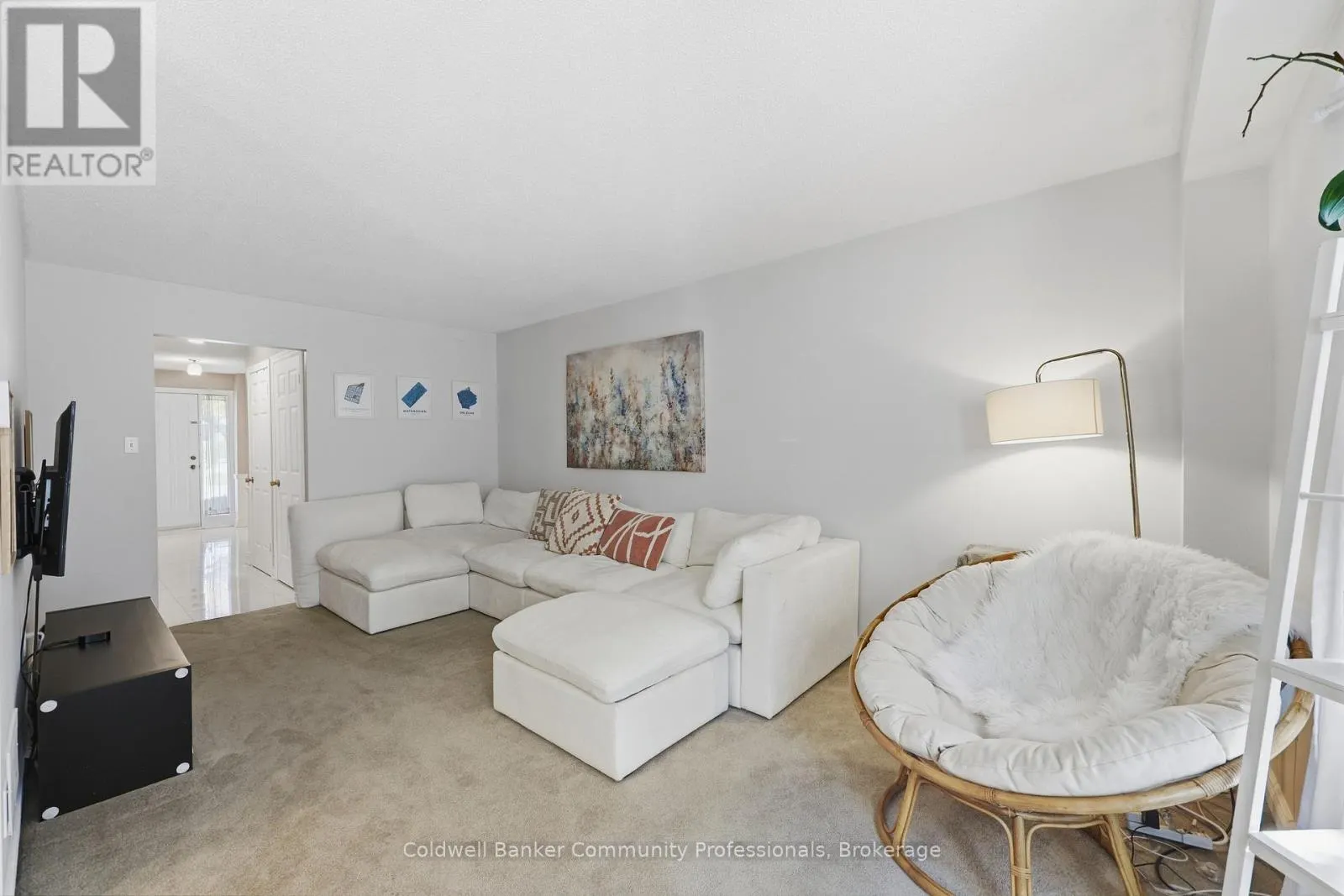 10 - 14 BRUCEDALE AVENUE E #10