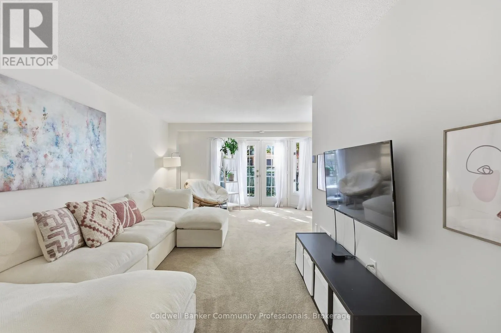10 - 14 BRUCEDALE AVENUE E #10