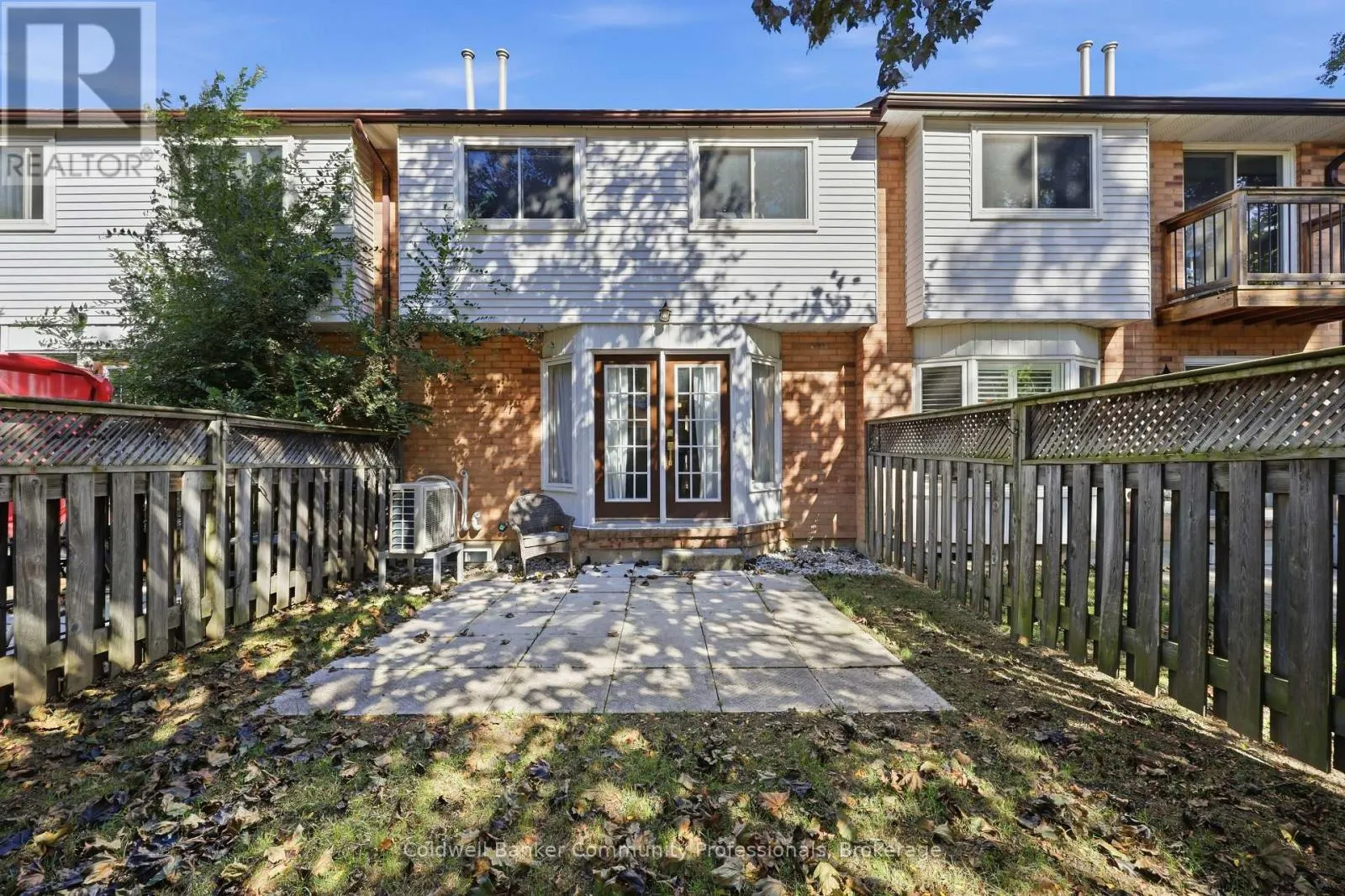10 - 14 BRUCEDALE AVENUE E #10