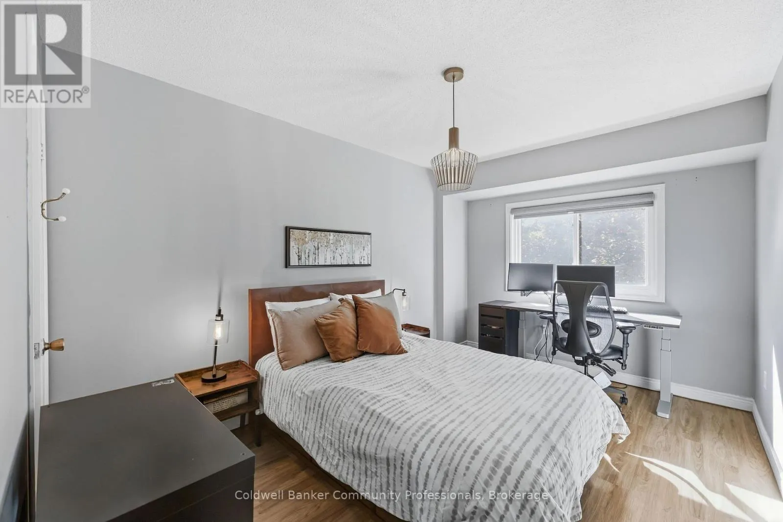 10 - 14 BRUCEDALE AVENUE E #10