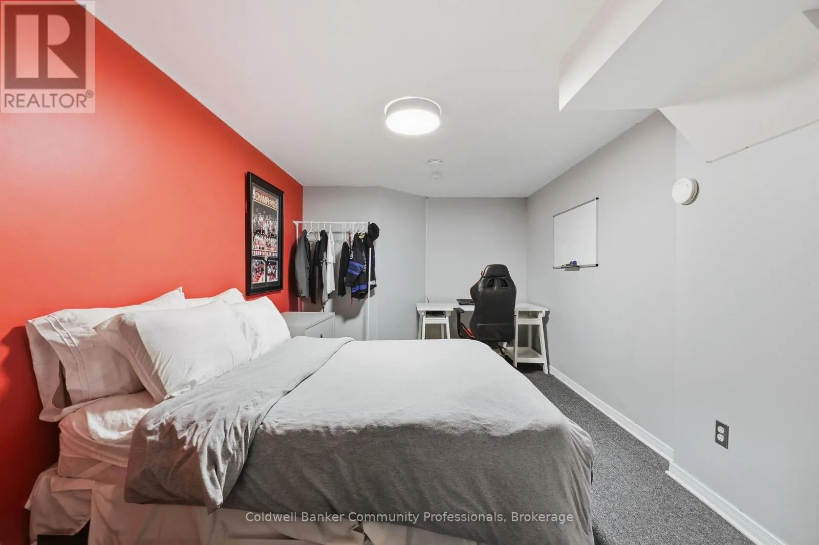 10 - 14 BRUCEDALE AVENUE E #10