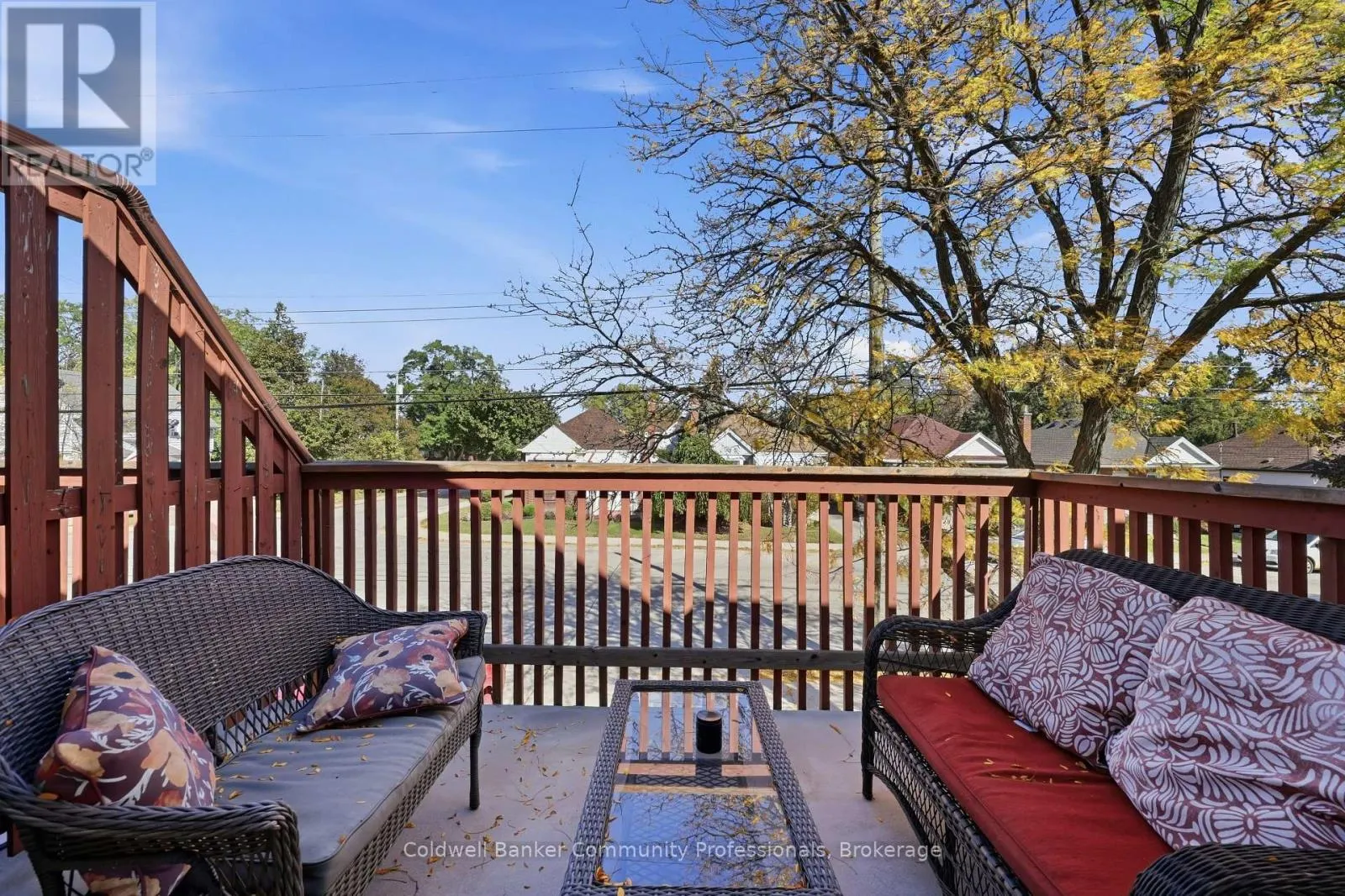 10 - 14 BRUCEDALE AVENUE E #10