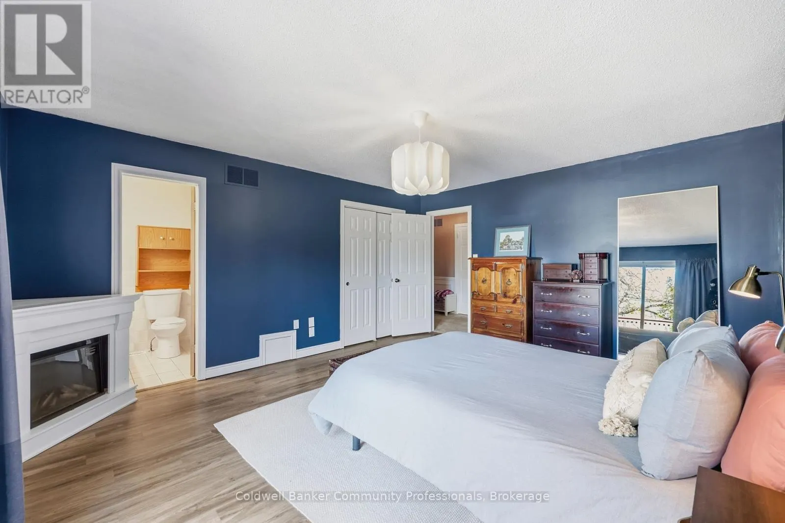 10 - 14 BRUCEDALE AVENUE E #10