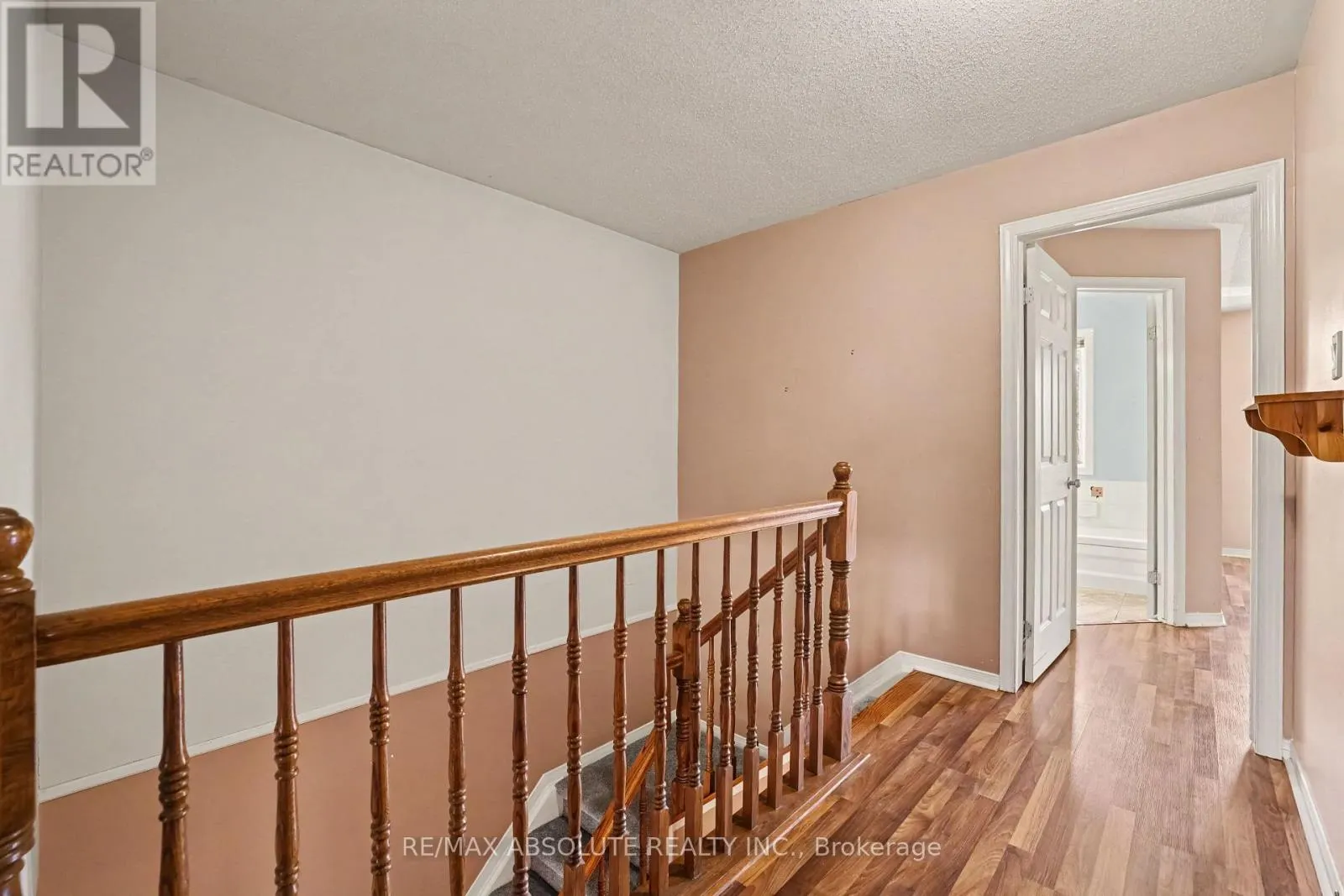 42 ROBLYN WAY