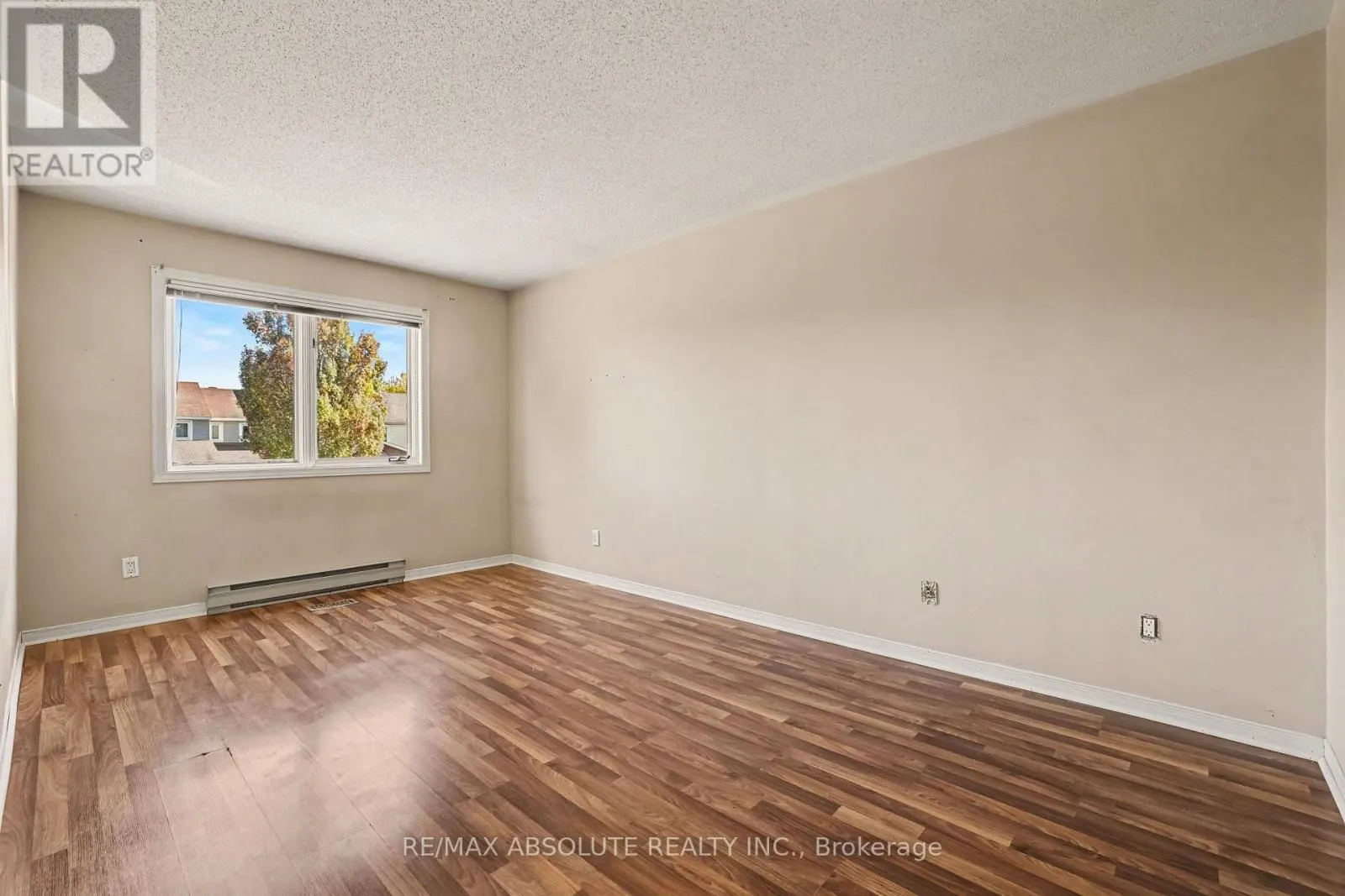 42 ROBLYN WAY