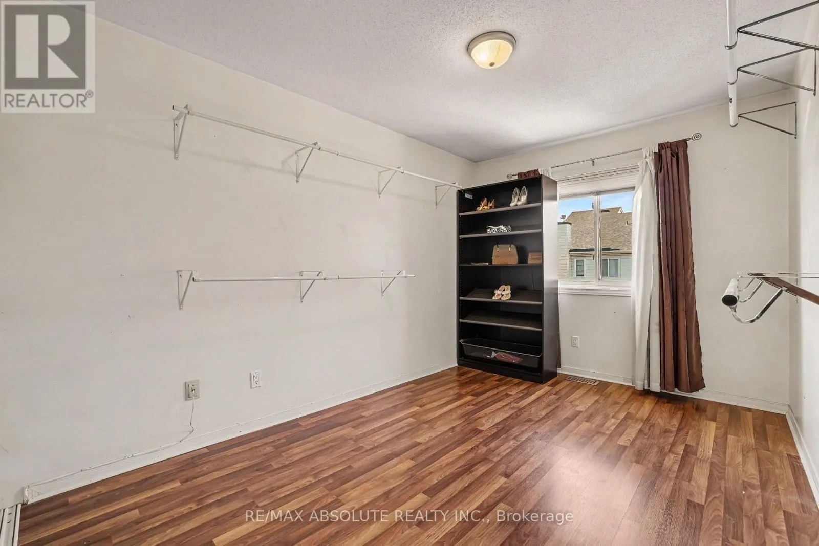42 ROBLYN WAY
