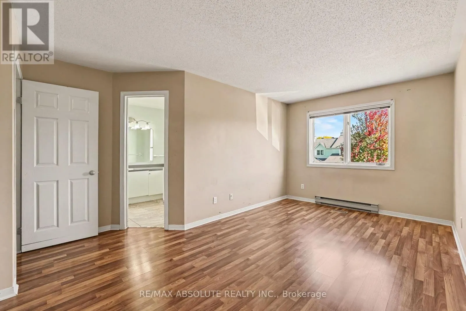 42 ROBLYN WAY