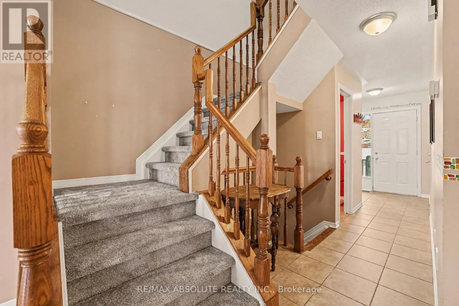 42 ROBLYN WAY