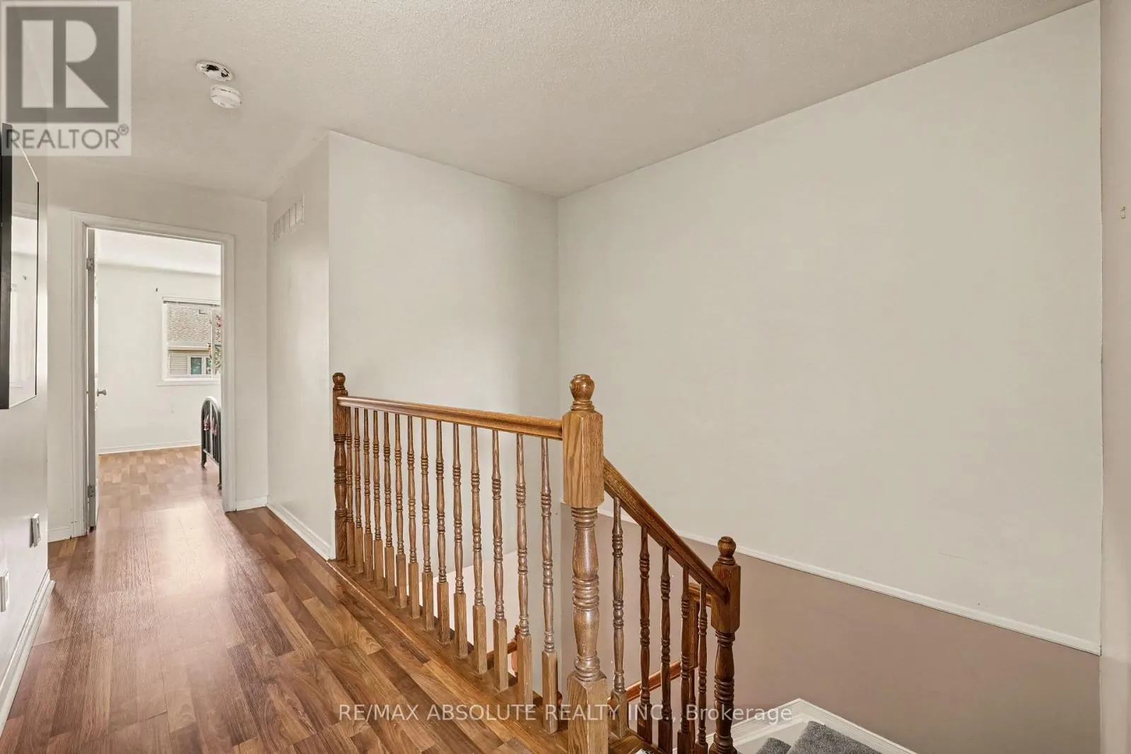 42 ROBLYN WAY