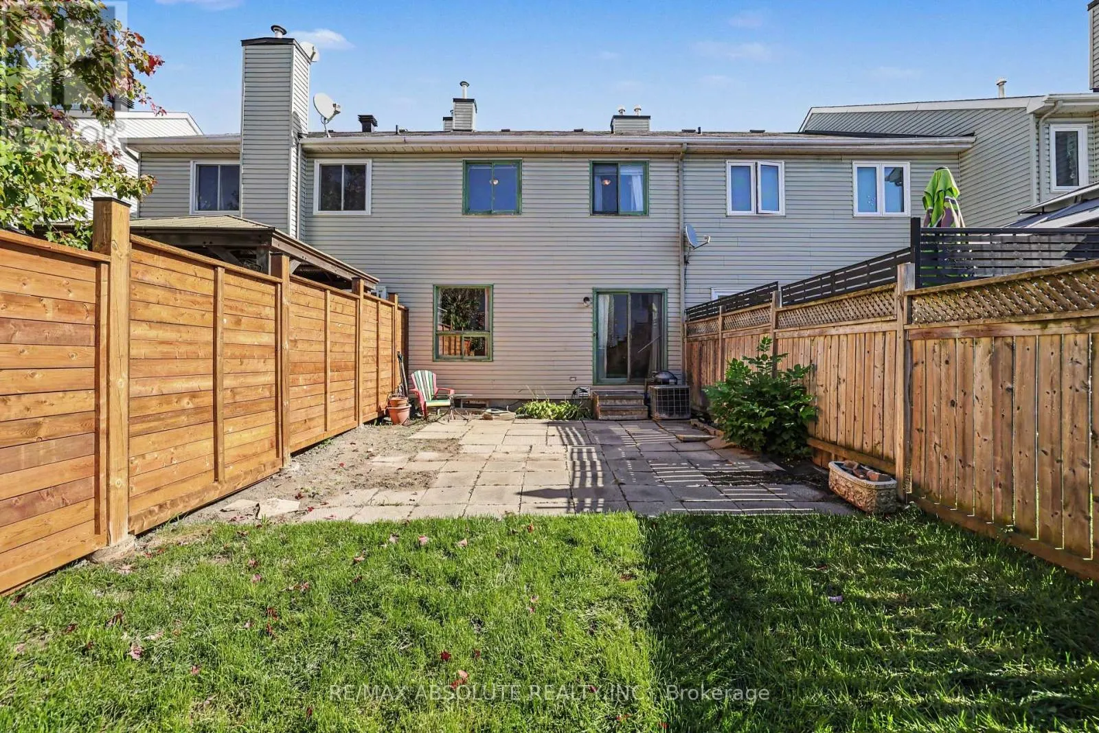 42 ROBLYN WAY