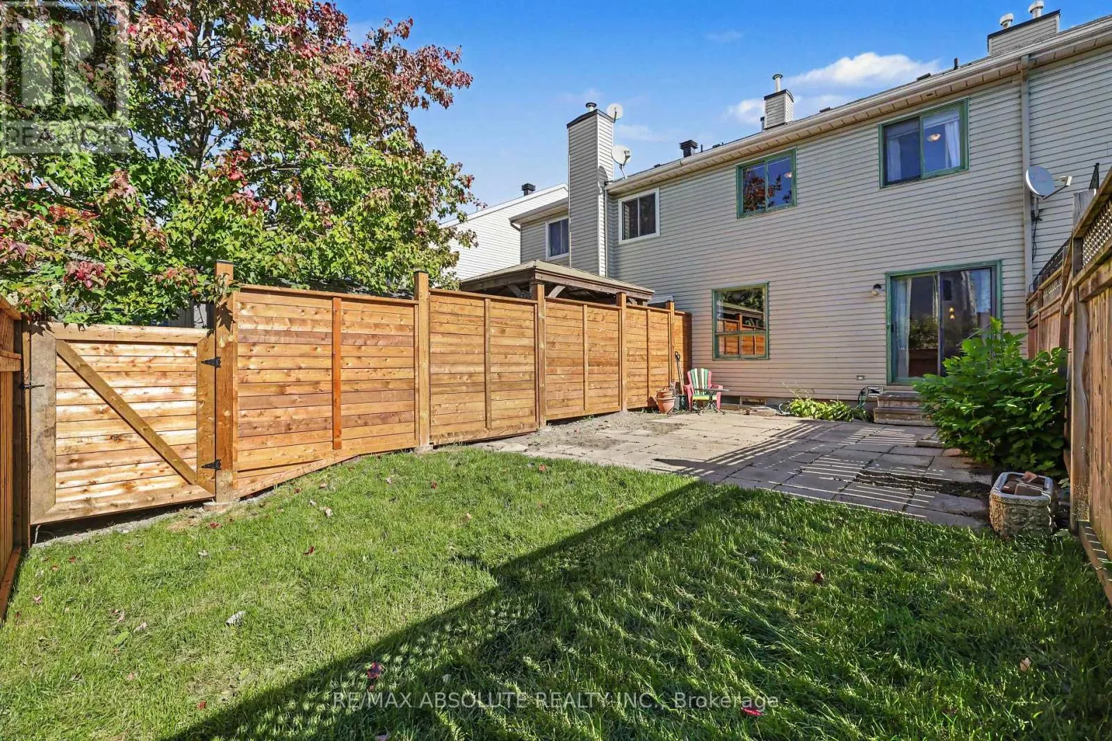 42 ROBLYN WAY