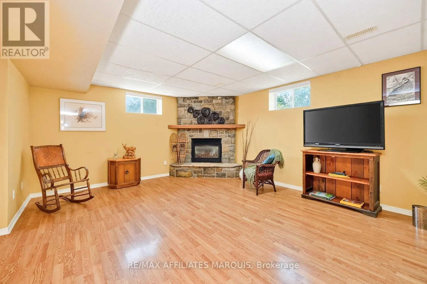 4 DAVIS LANE