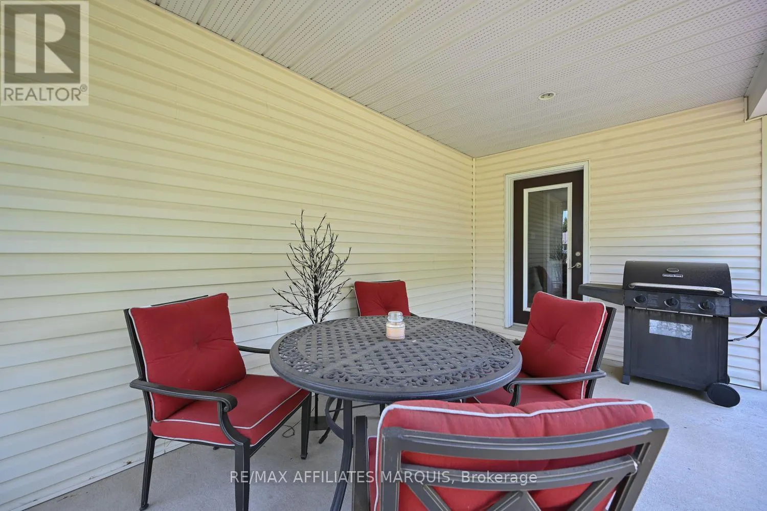 4 DAVIS LANE