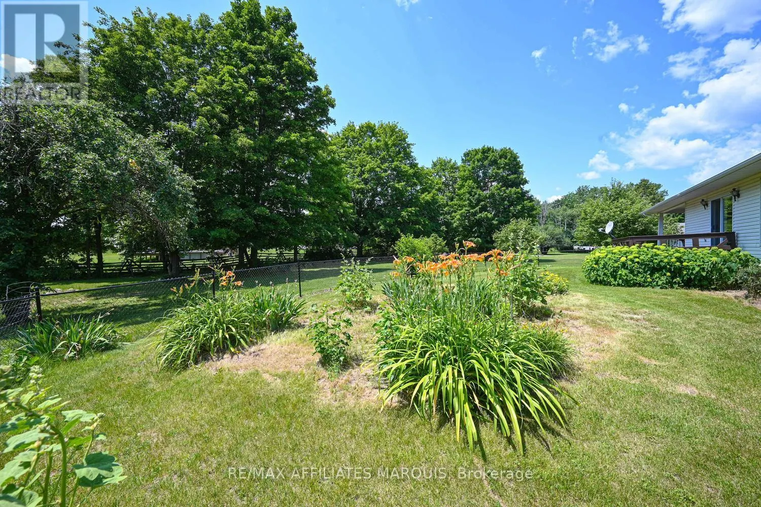4 DAVIS LANE