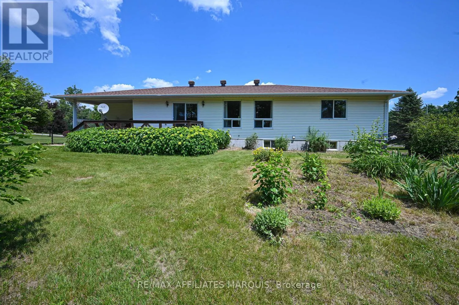 4 DAVIS LANE
