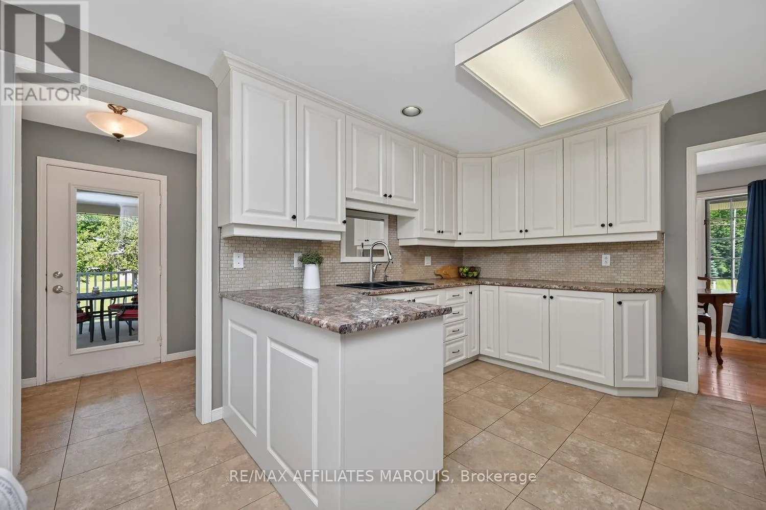 4 DAVIS LANE