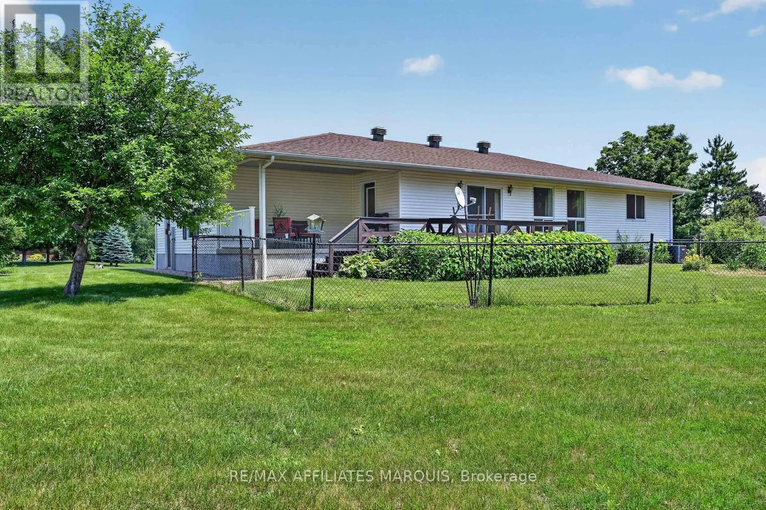 4 DAVIS LANE