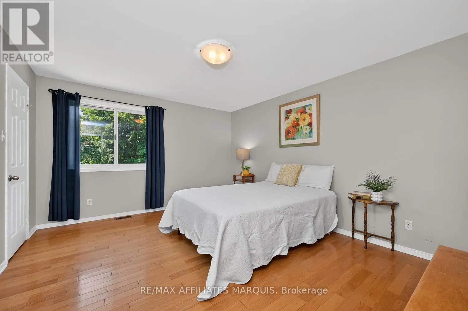 4 DAVIS LANE