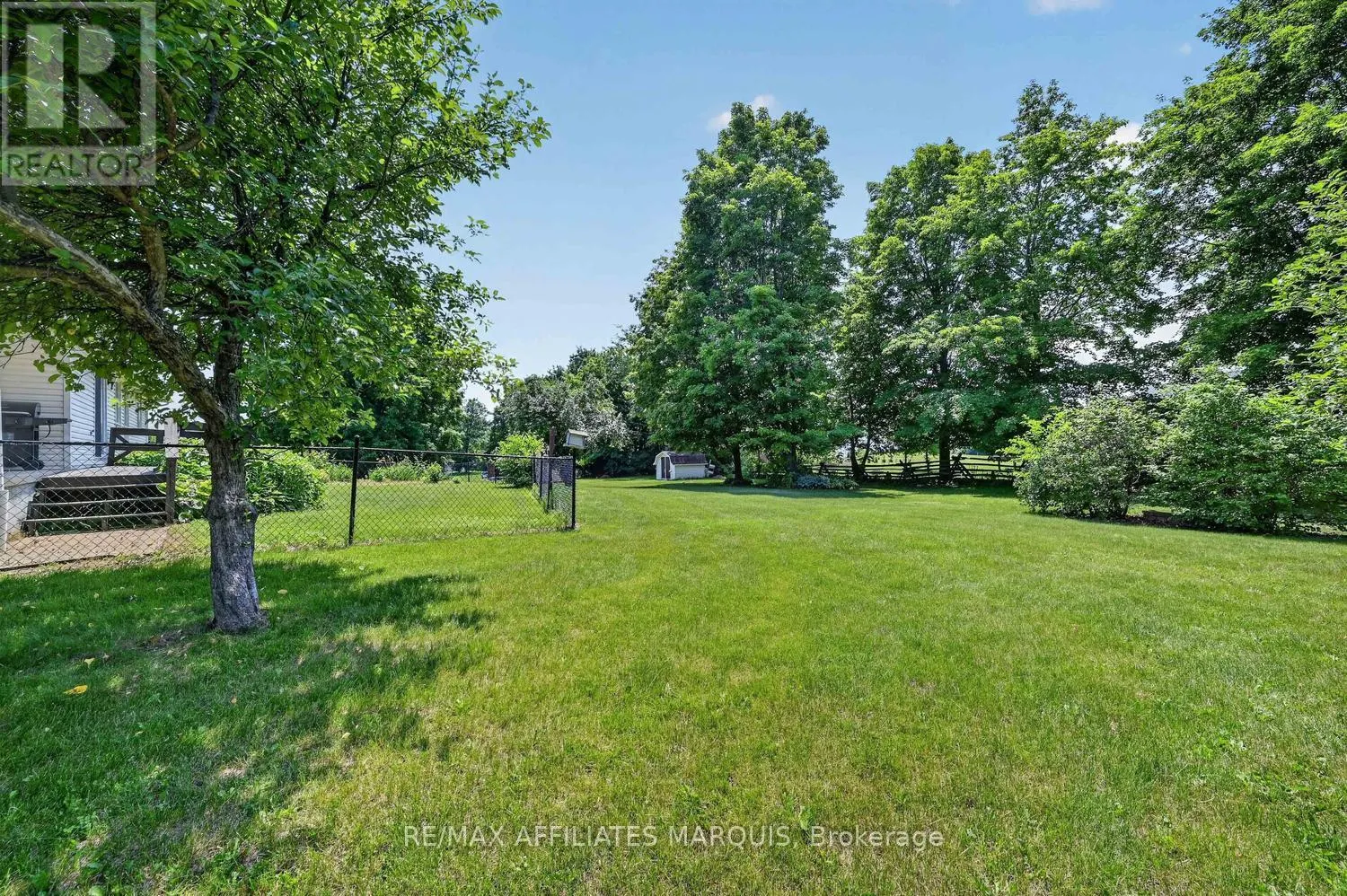 4 DAVIS LANE