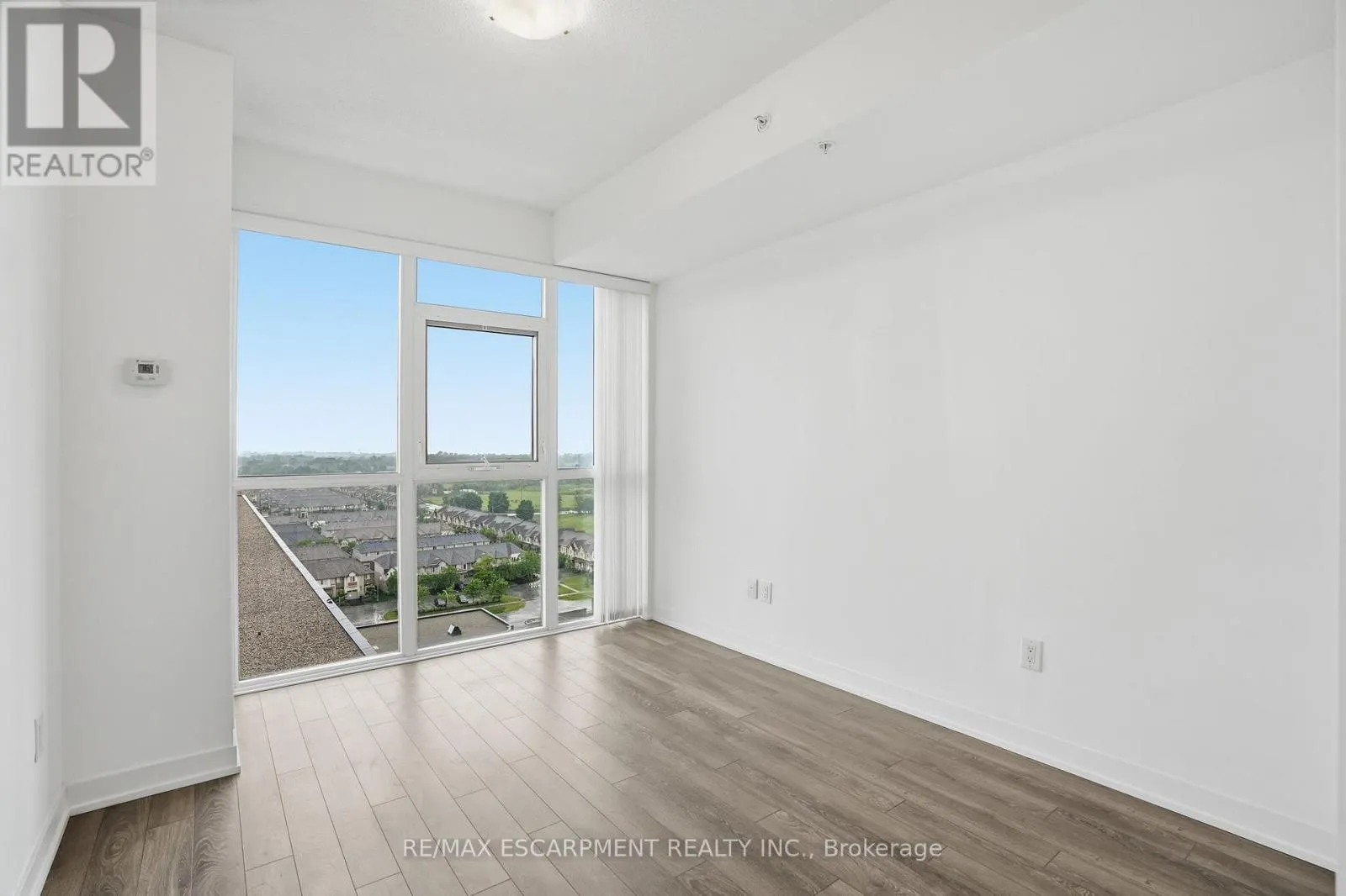 1201 - 550 NORTH SERVICE ROAD