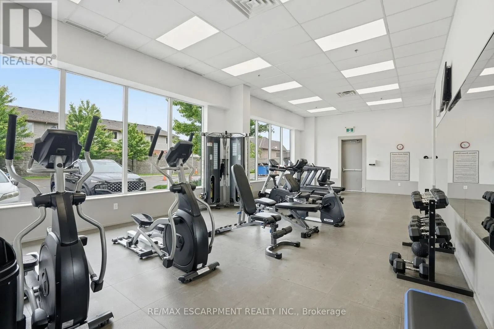 1201 - 550 NORTH SERVICE ROAD