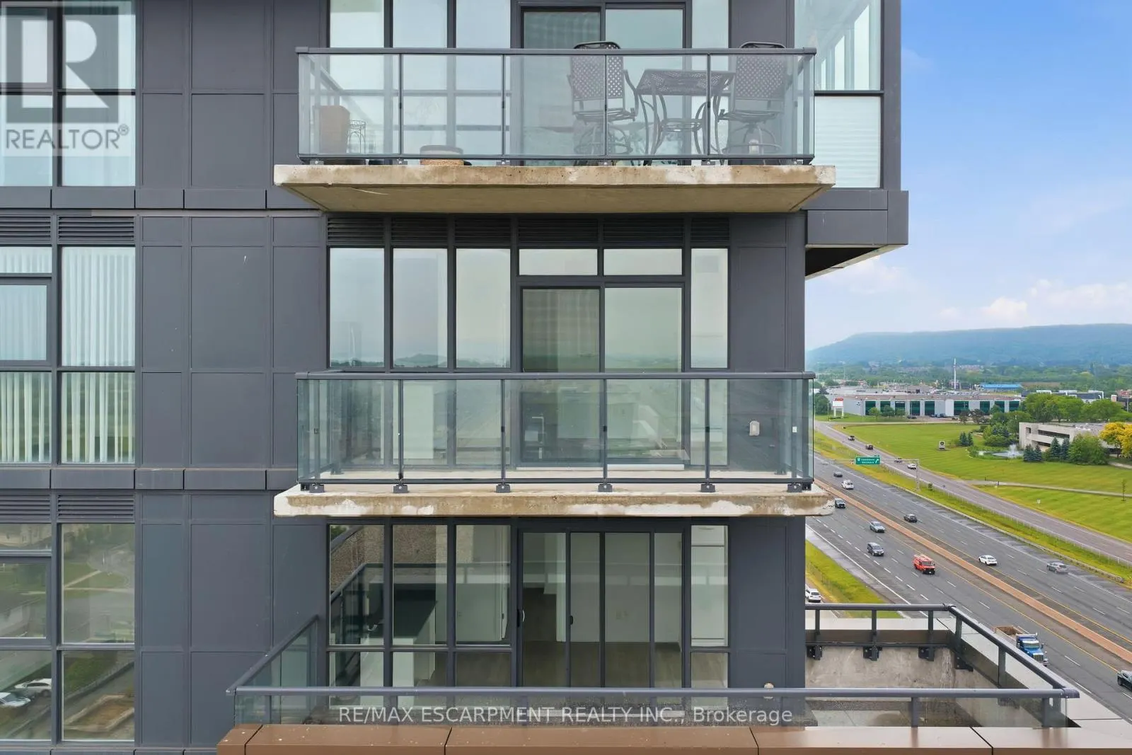 1201 - 550 NORTH SERVICE ROAD