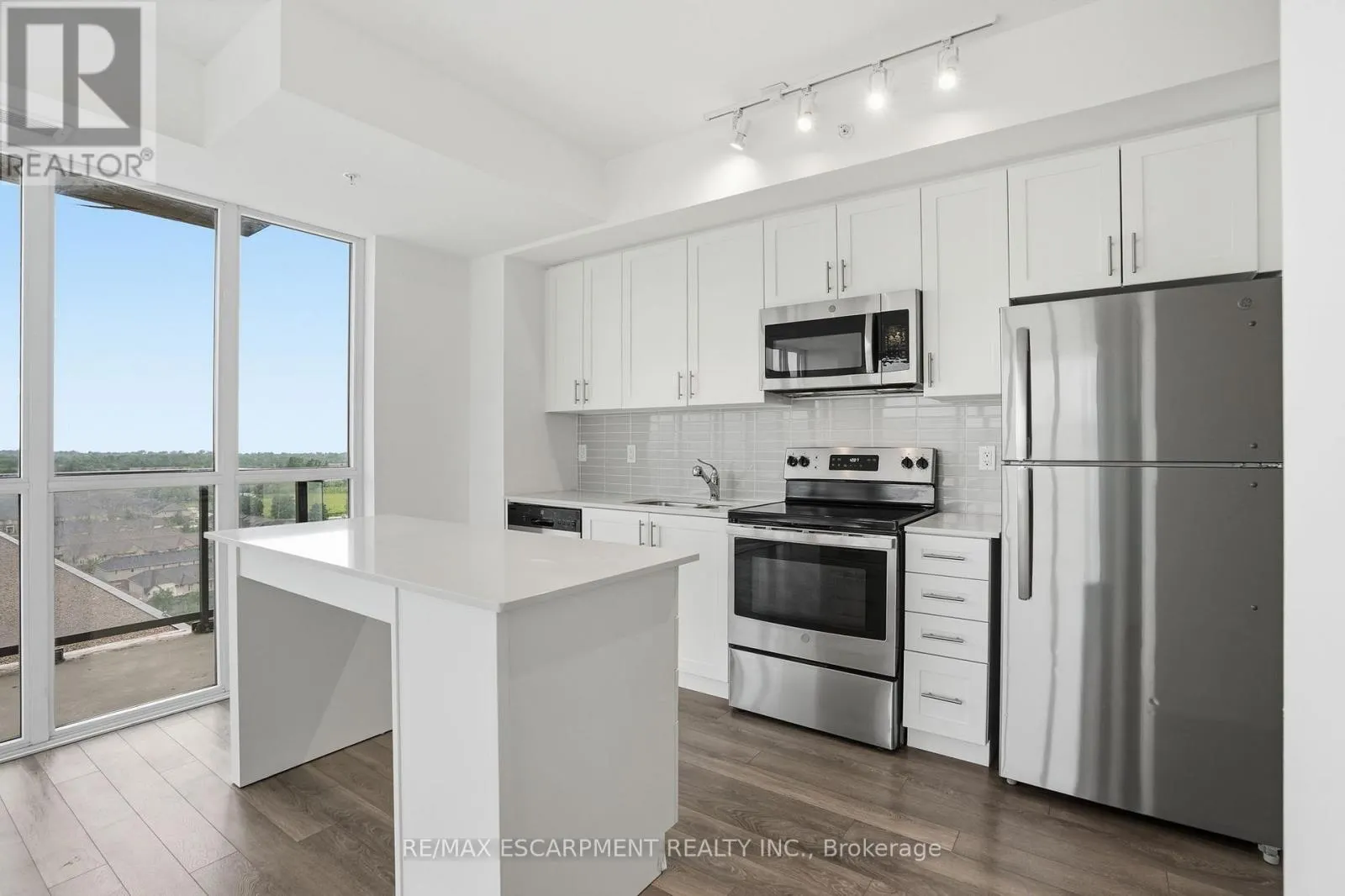 1201 - 550 NORTH SERVICE ROAD