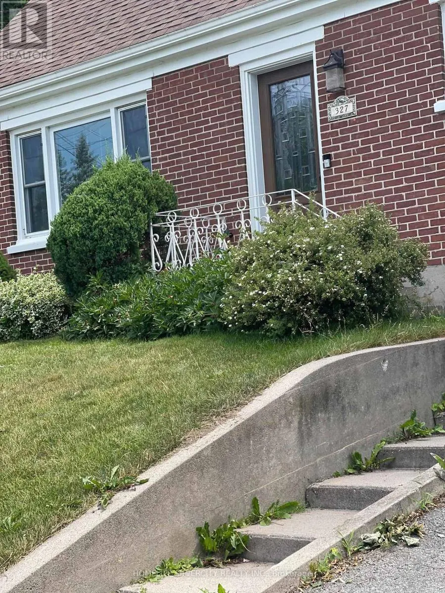 327 VICTORIA AVENUE