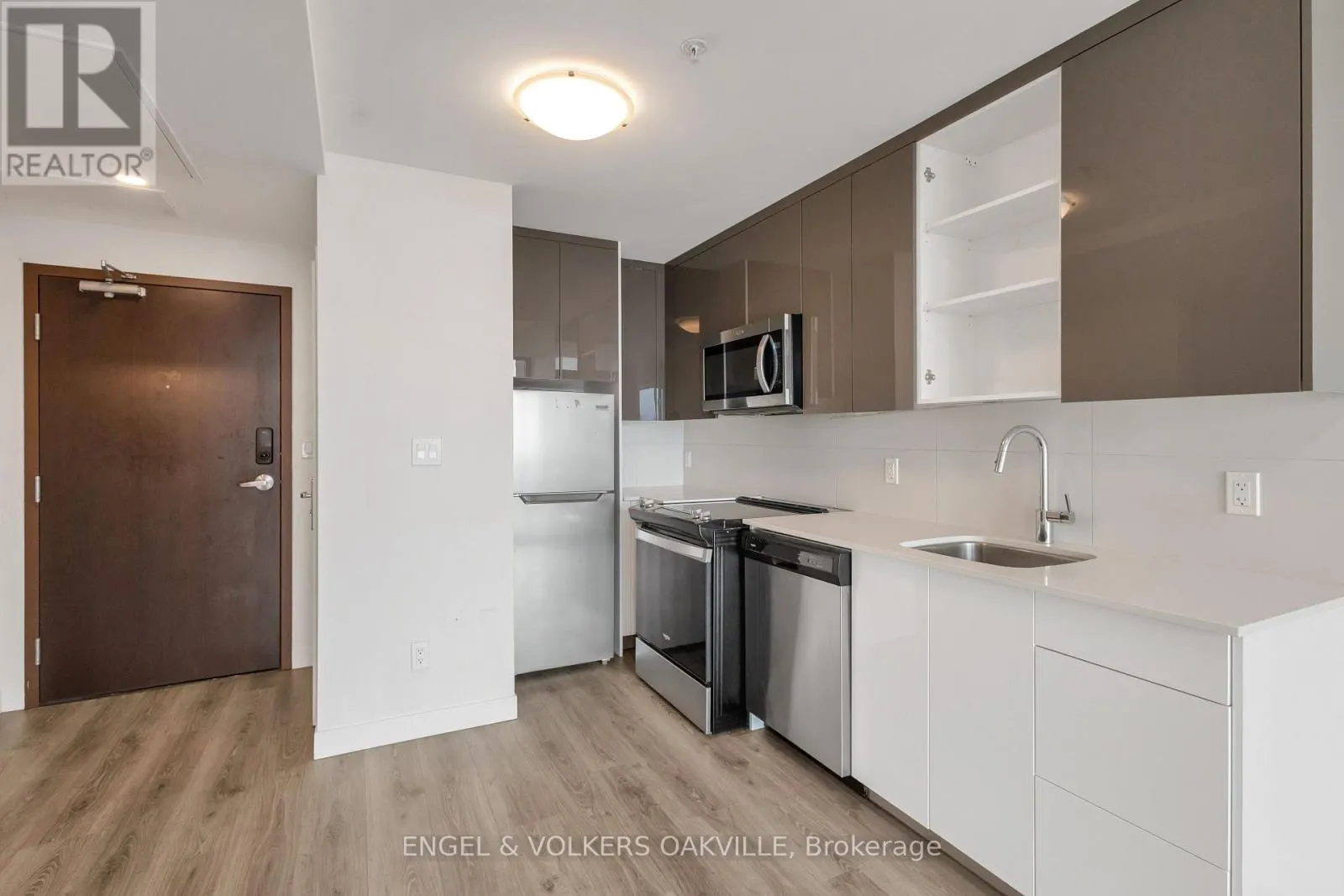 3912 - 60 FREDERICK STREET