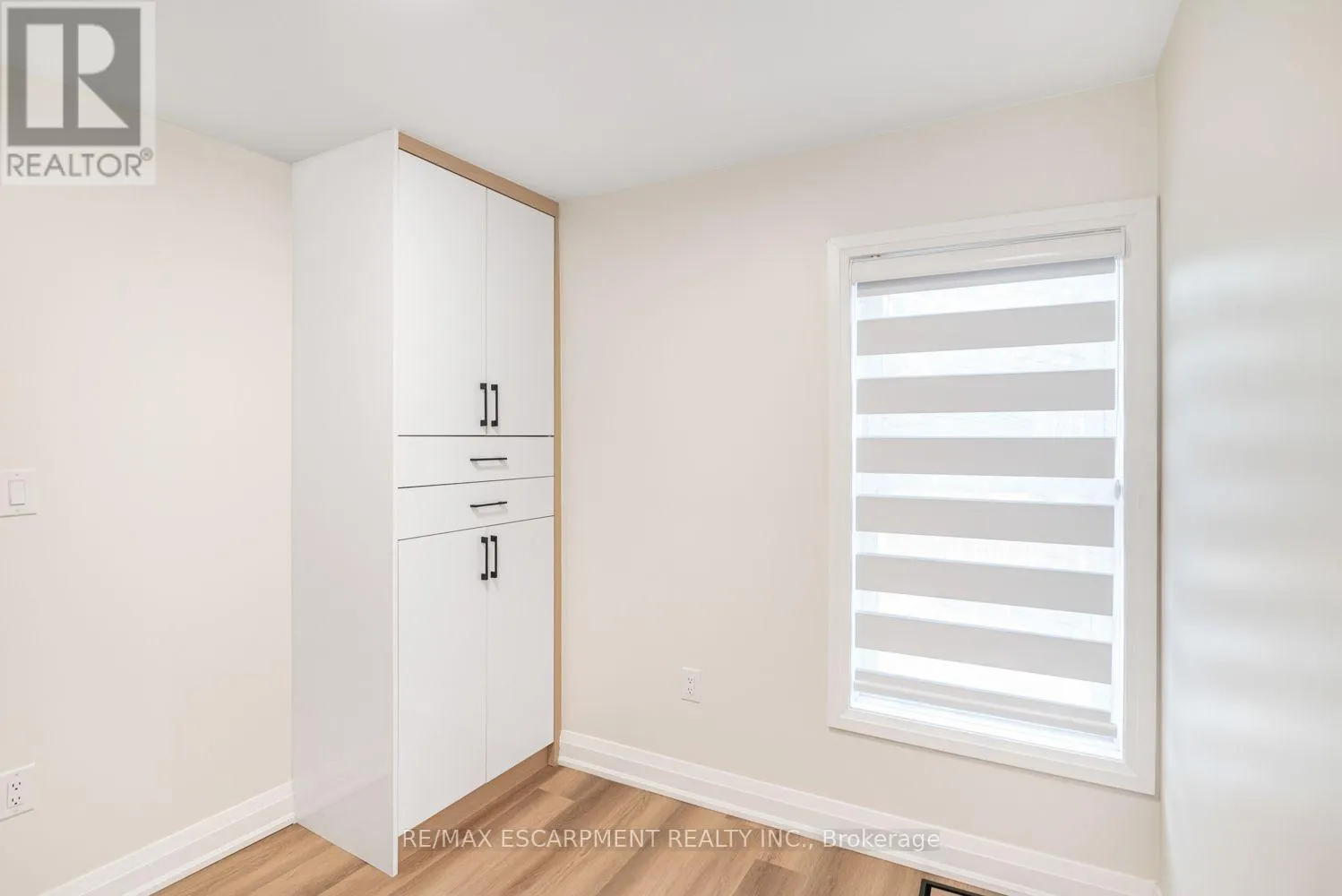 250 ROSSLYN AVENUE N