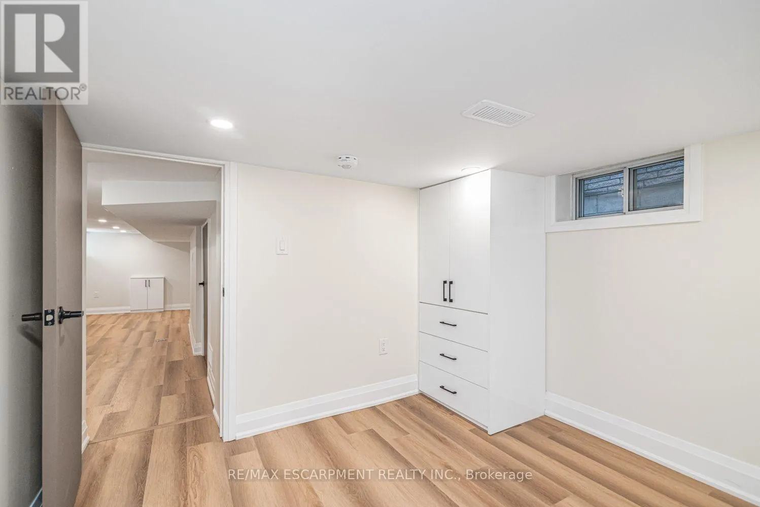 250 ROSSLYN AVENUE N