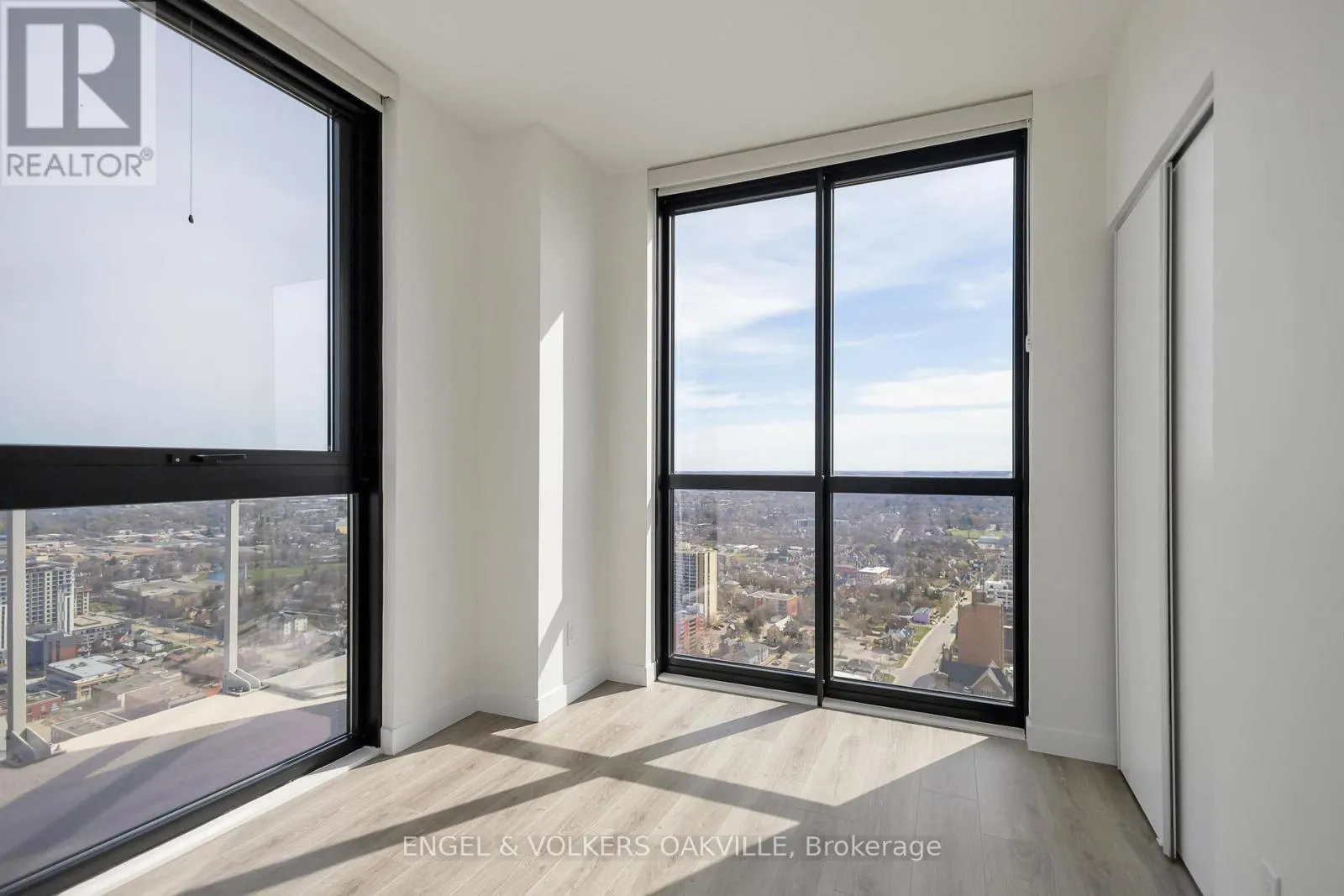 3914 - 60 FREDERICK STREET