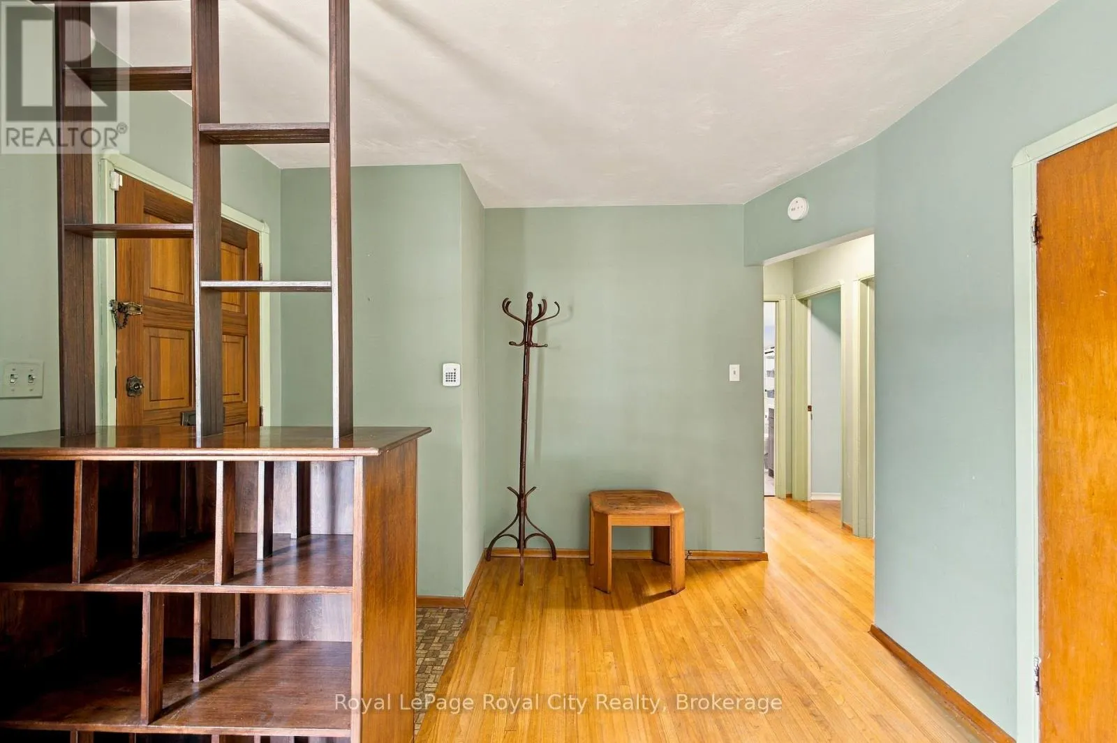 166 VICTORIA ROAD N