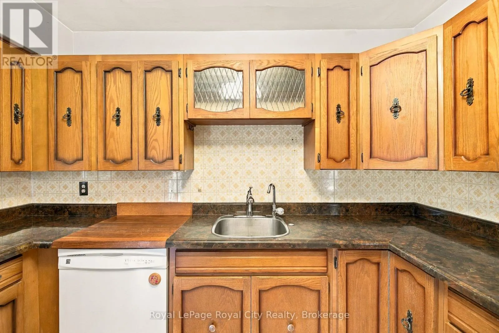 166 VICTORIA ROAD N