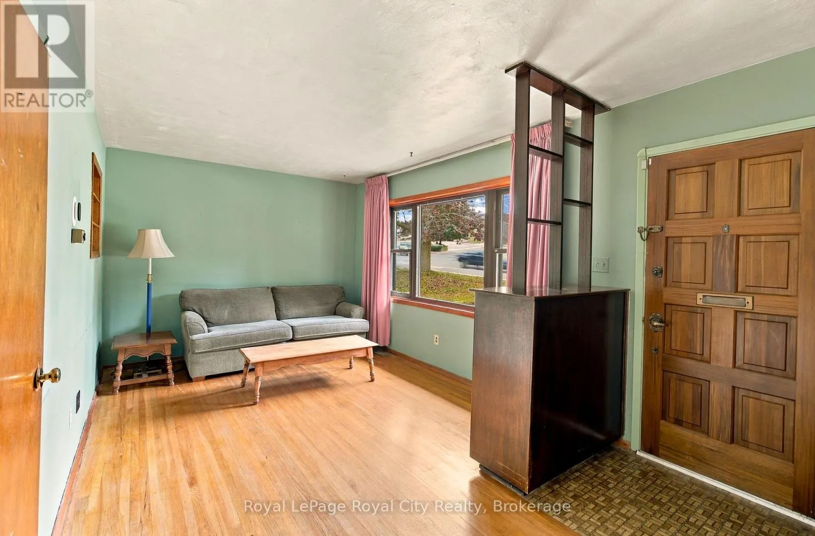 166 VICTORIA ROAD N