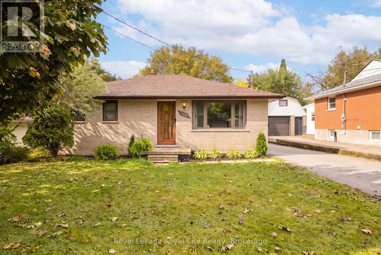 166 VICTORIA ROAD N