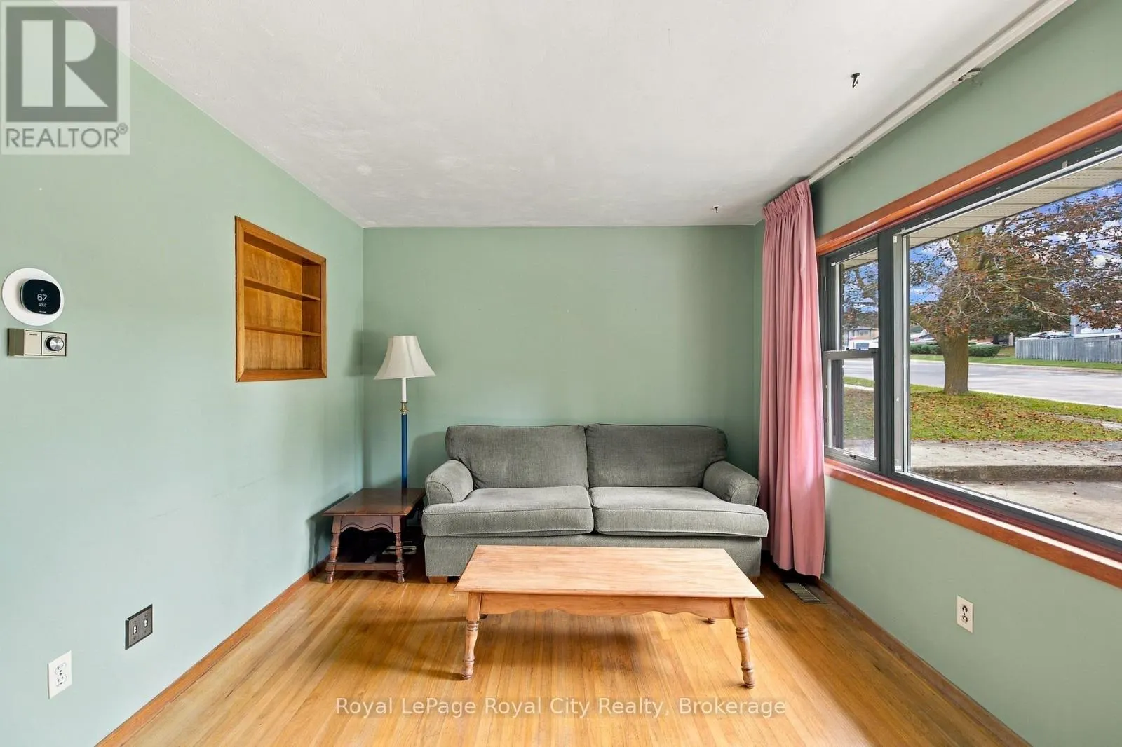 166 VICTORIA ROAD N