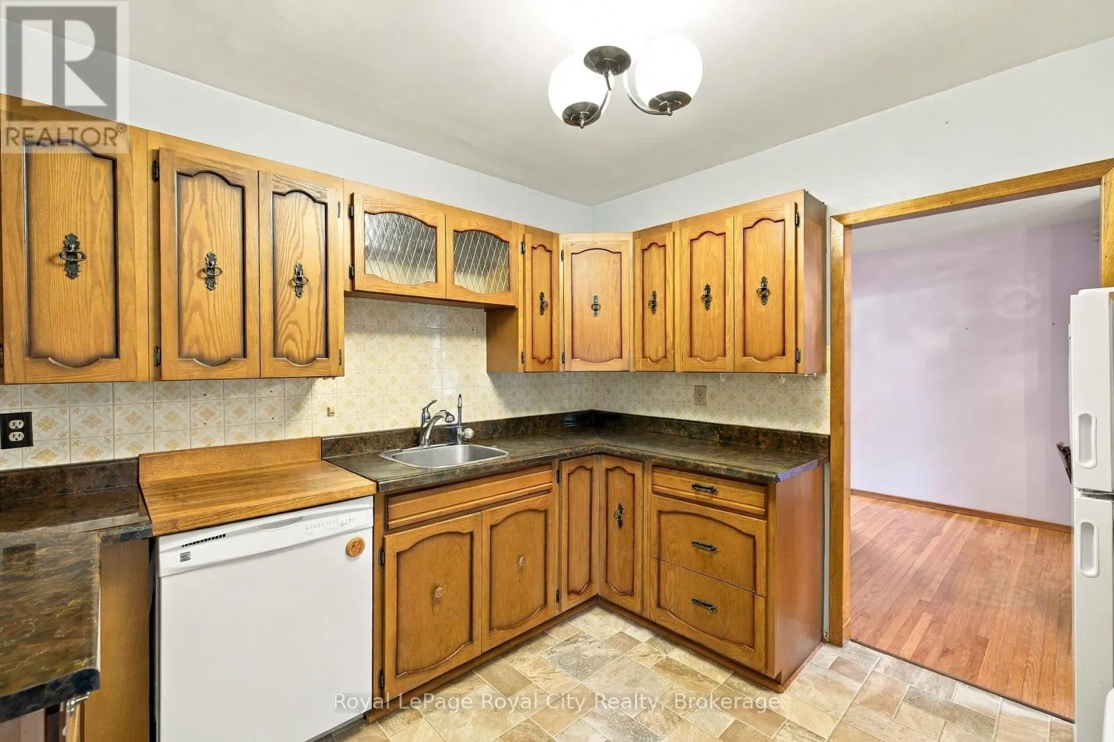 166 VICTORIA ROAD N