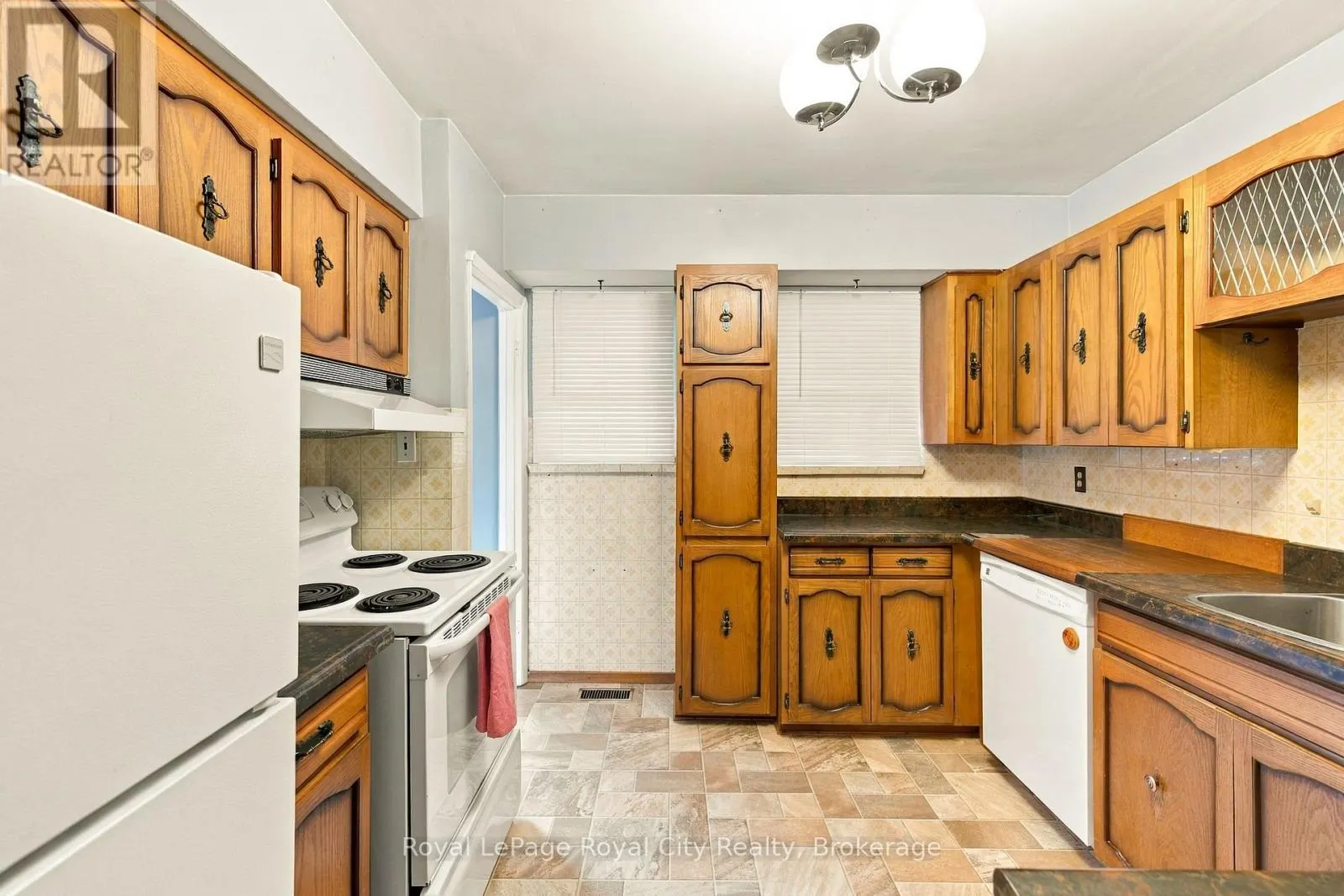 166 VICTORIA ROAD N