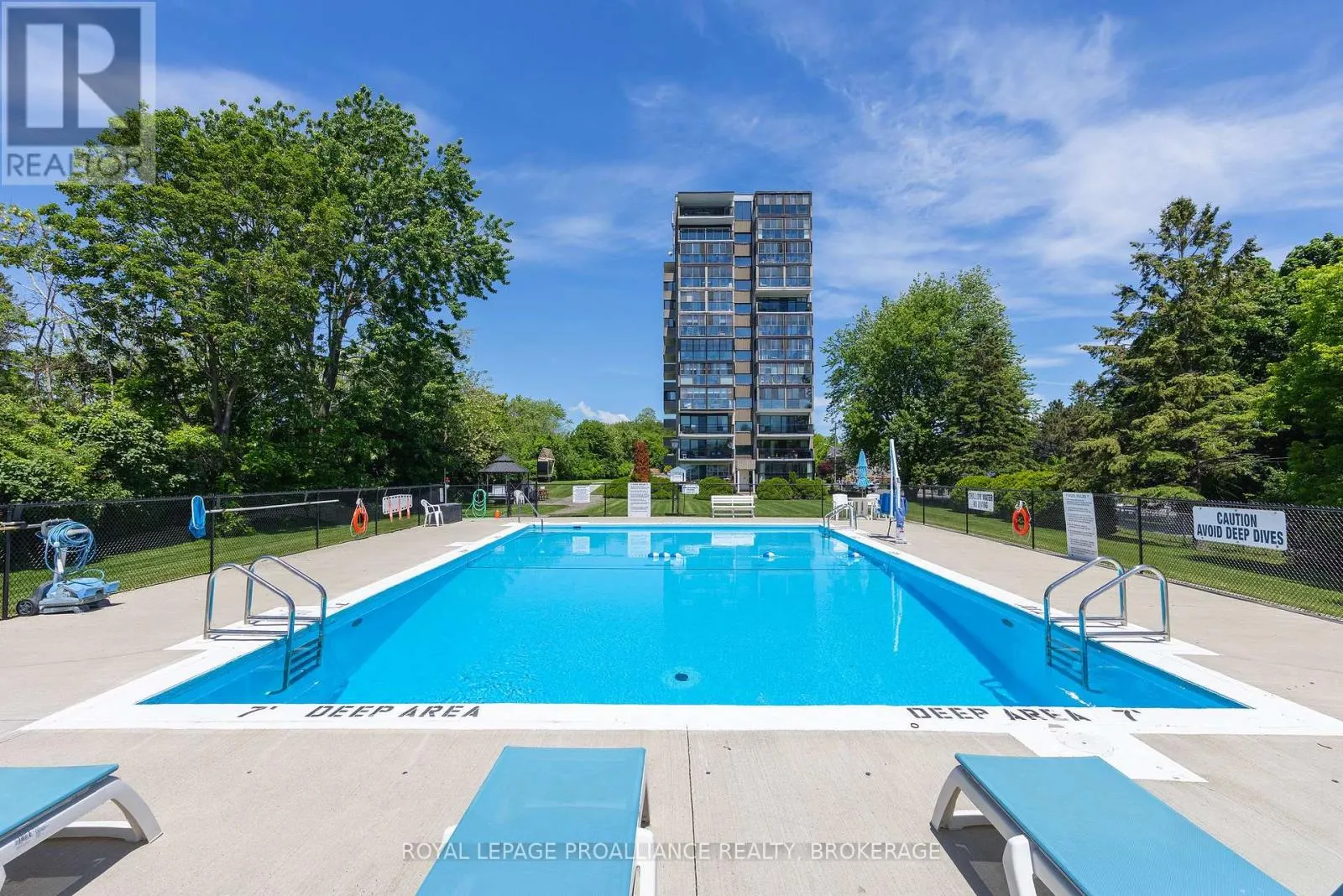 806 - 2 MOWAT AVENUE #806