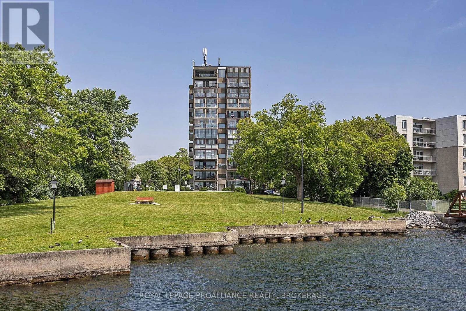 806 - 2 MOWAT AVENUE #806