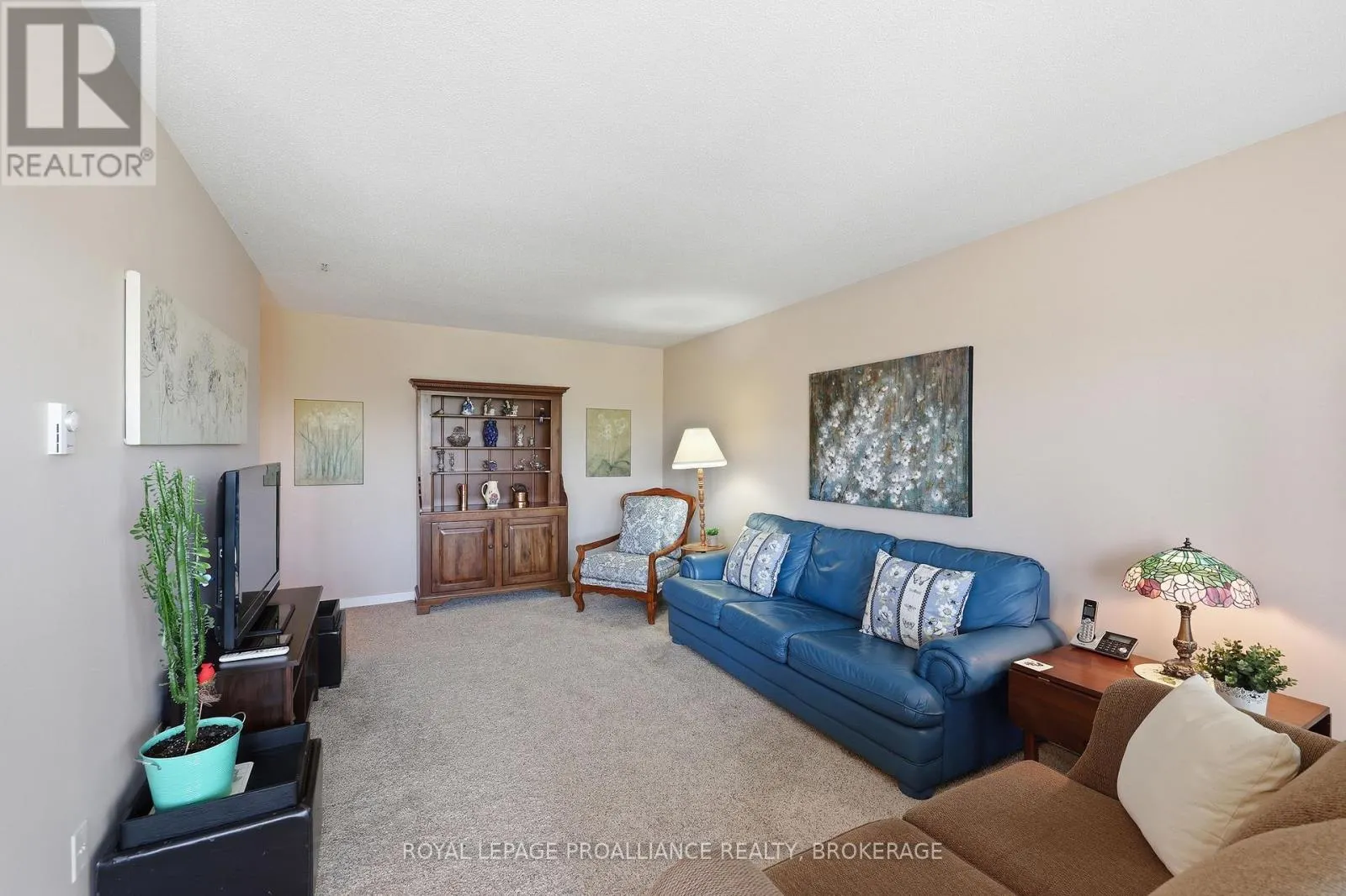 806 - 2 MOWAT AVENUE #806