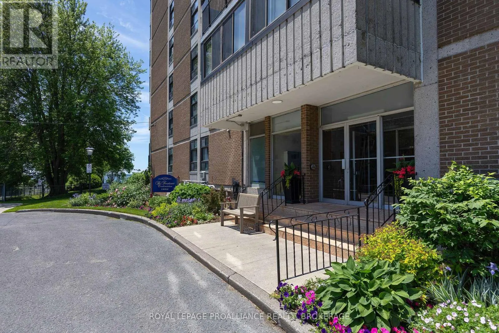 806 - 2 MOWAT AVENUE #806