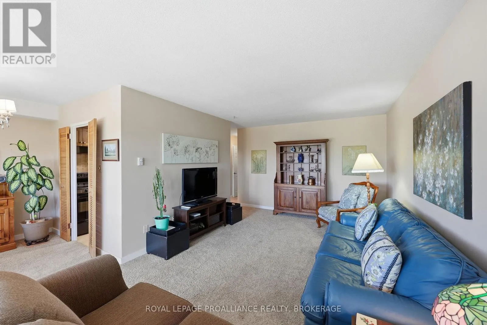 806 - 2 MOWAT AVENUE #806
