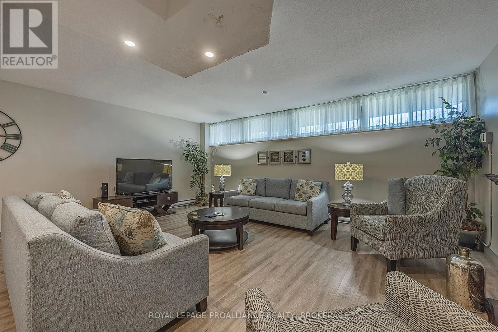 806 - 2 MOWAT AVENUE #806