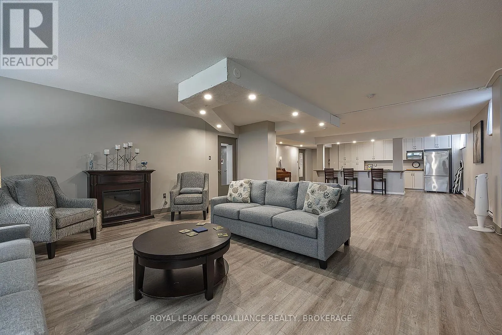 806 - 2 MOWAT AVENUE #806
