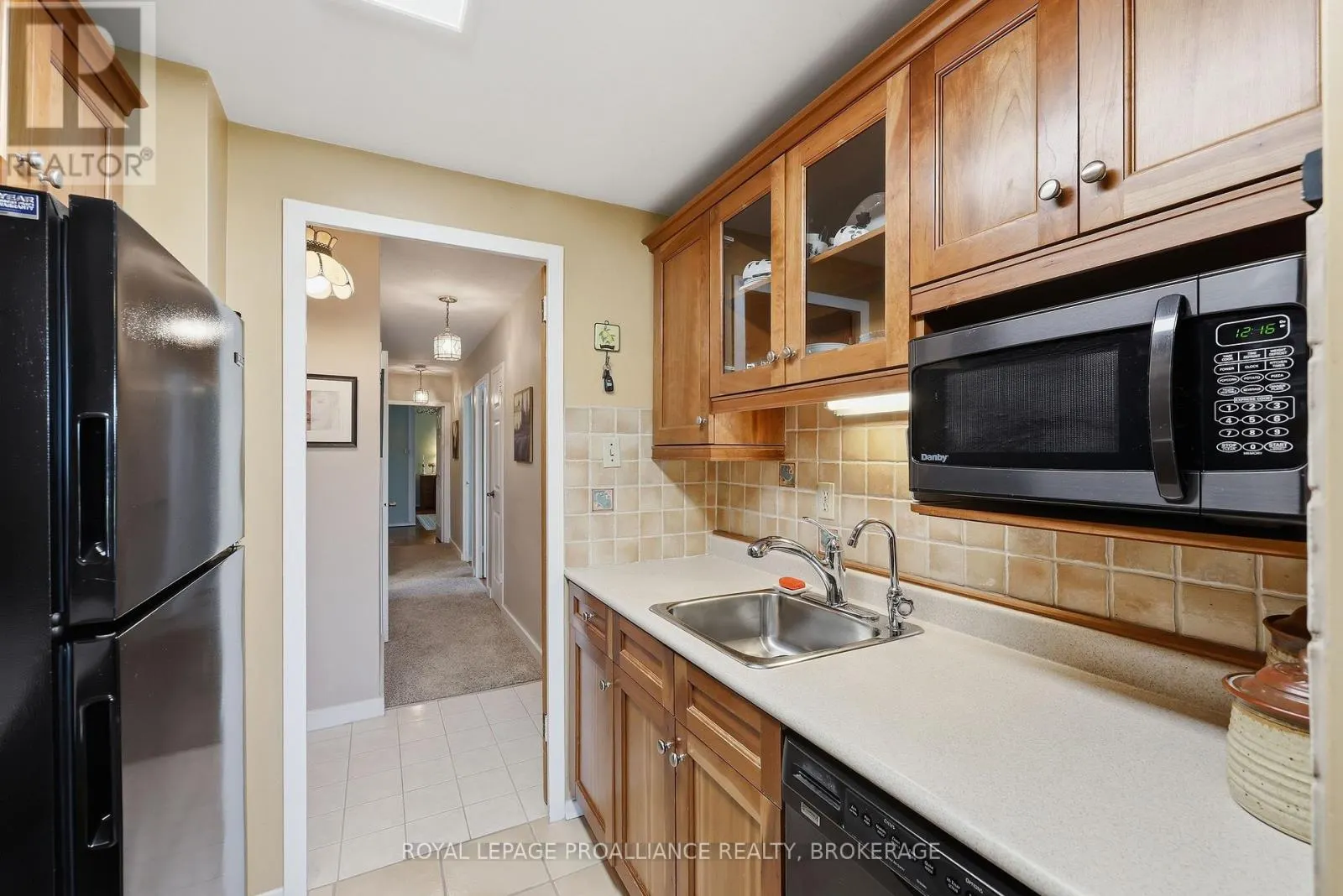 806 - 2 MOWAT AVENUE #806