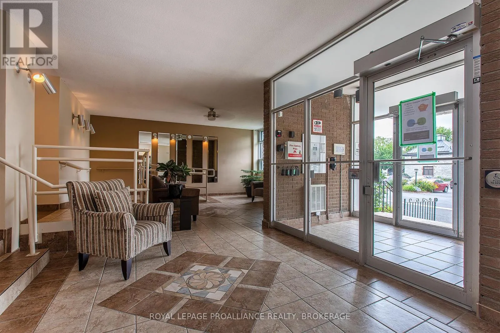 806 - 2 MOWAT AVENUE #806