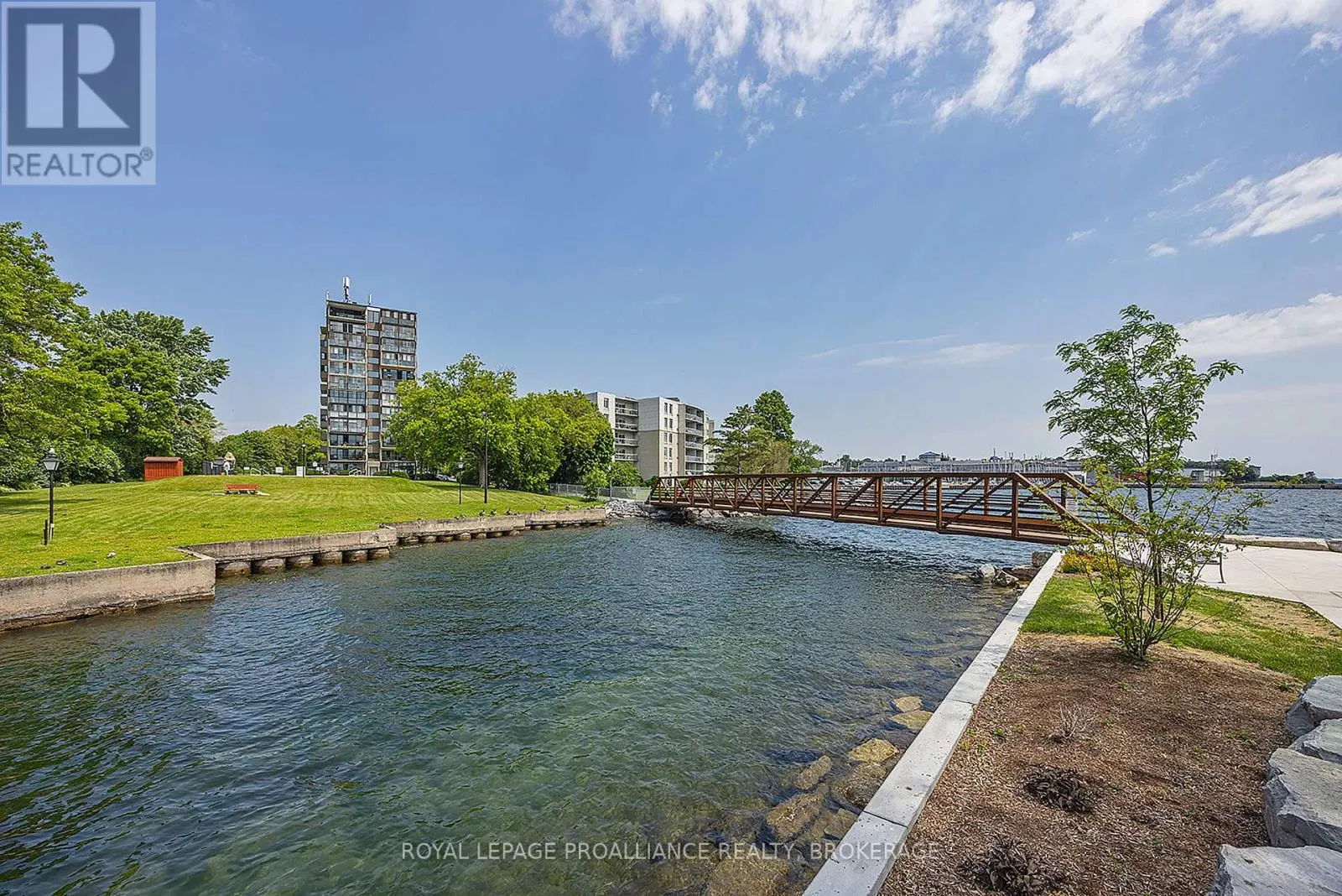806 - 2 MOWAT AVENUE #806